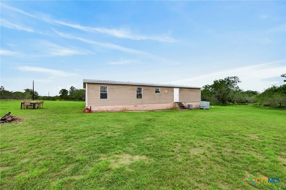 1340 County Road 344 Gonzales, TX 78629