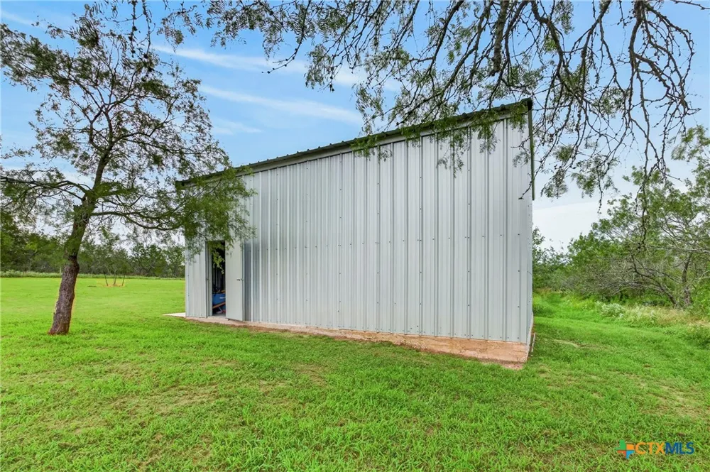 1340 County Road 344 Gonzales, TX 78629