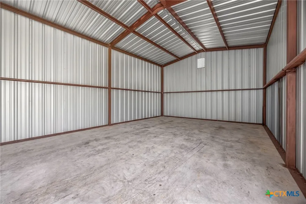 1340 County Road 344 Gonzales, TX 78629