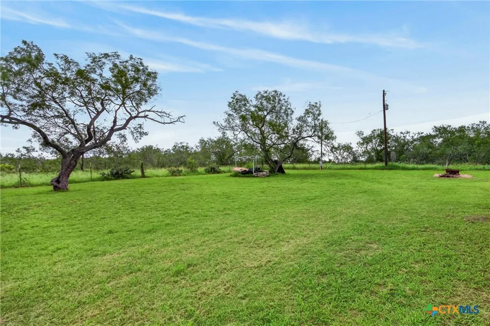 1340 County Road 344 Gonzales, TX 78629