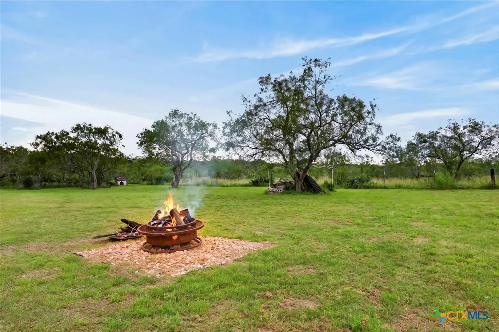 1340 County Road 344 Gonzales, TX 78629