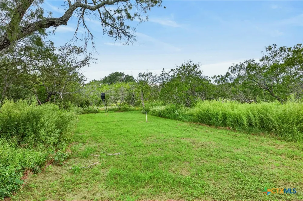 1340 County Road 344 Gonzales, TX 78629