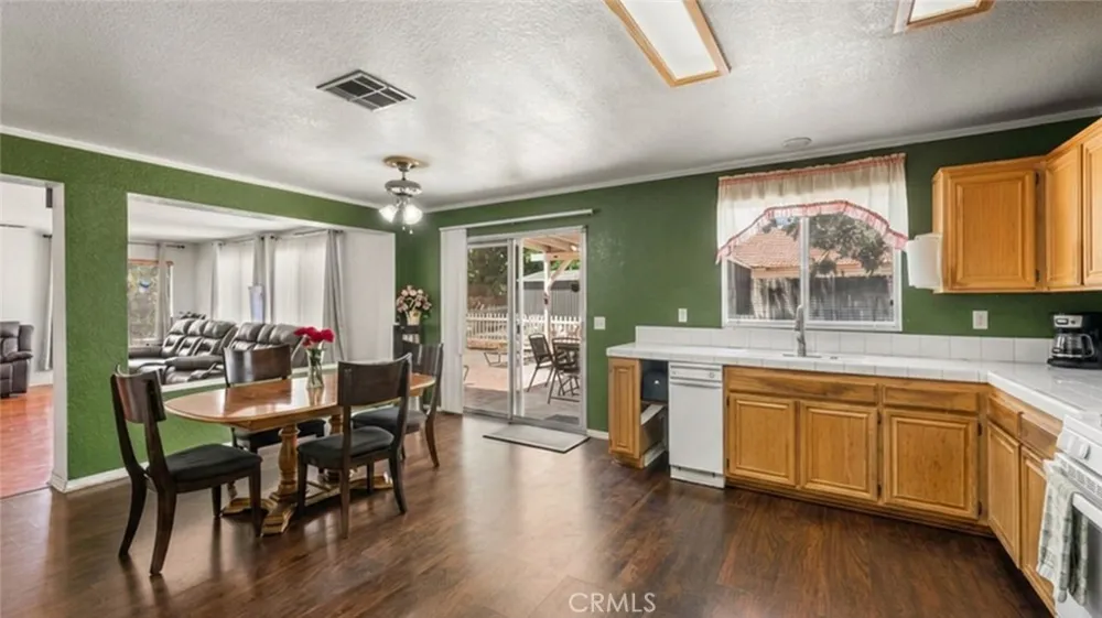37859 Tamara Palmdale, CA 93550