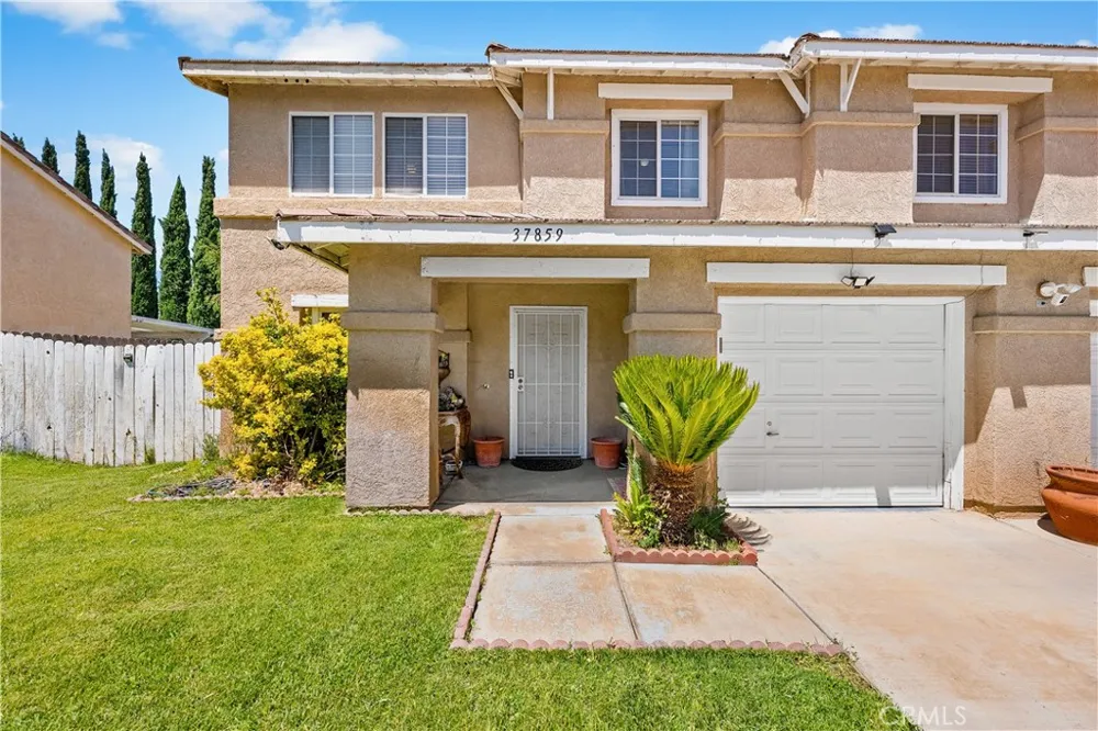 37859 Tamara Palmdale, CA 93550