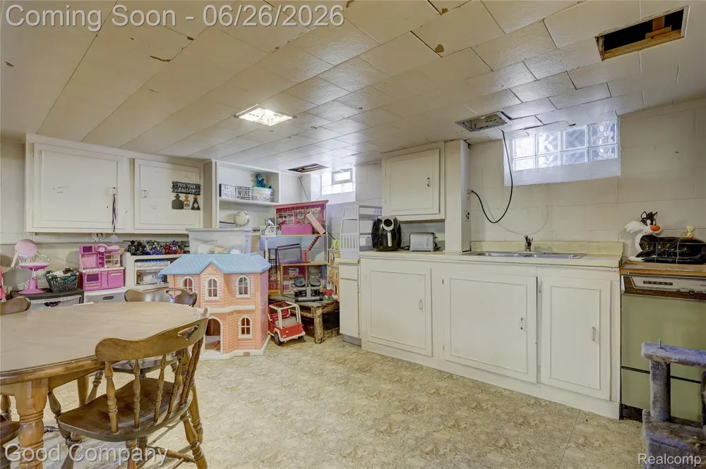 22626 Harmon Street St Clair Shores City, MI 48080