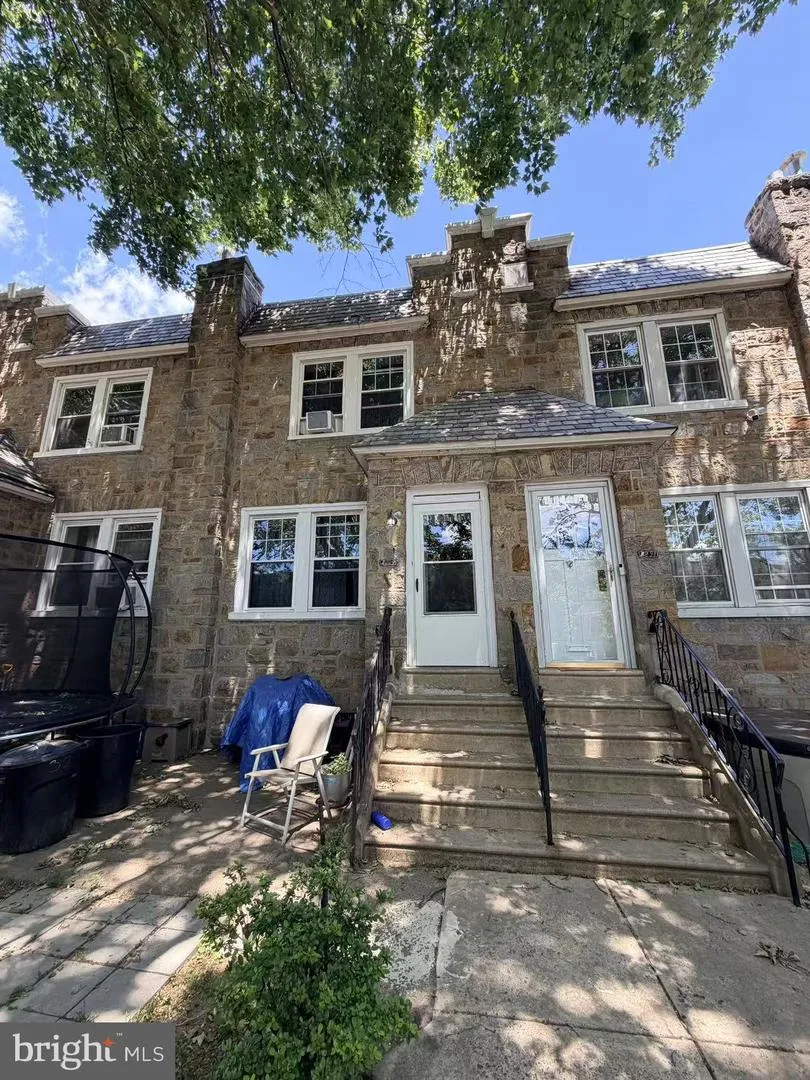 3229 WELLINGTON STREET Philadelphia, PA 19149