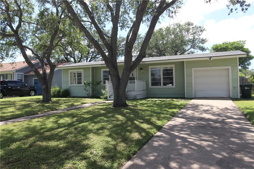 519 Field Avenue Taft, TX 78390
