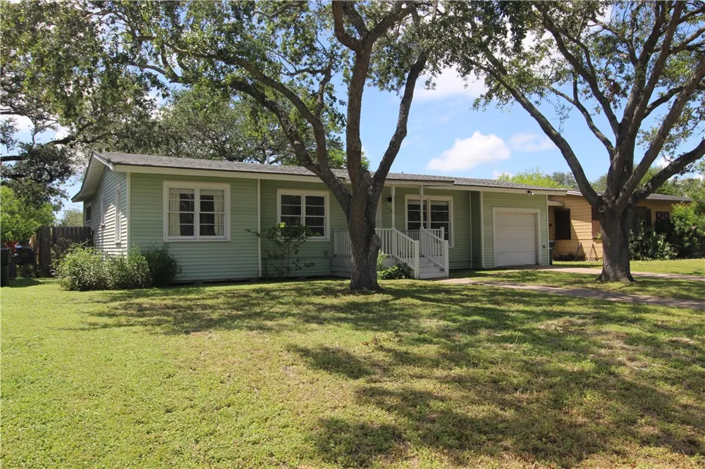 519 Field Avenue Taft, TX 78390