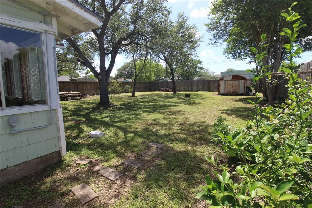 519 Field Avenue Taft, TX 78390