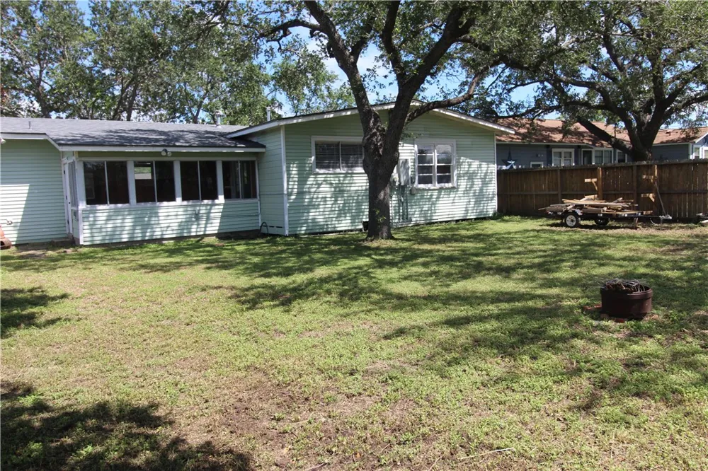 519 Field Avenue Taft, TX 78390