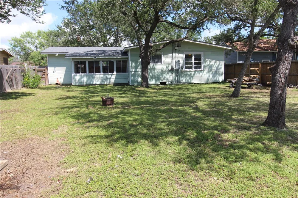519 Field Avenue Taft, TX 78390