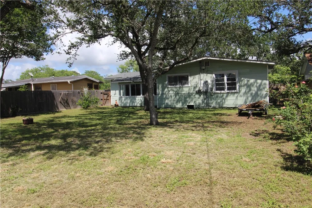 519 Field Avenue Taft, TX 78390
