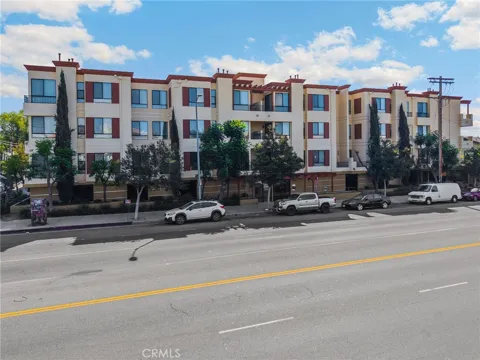 6938 Laurel Canyon #303