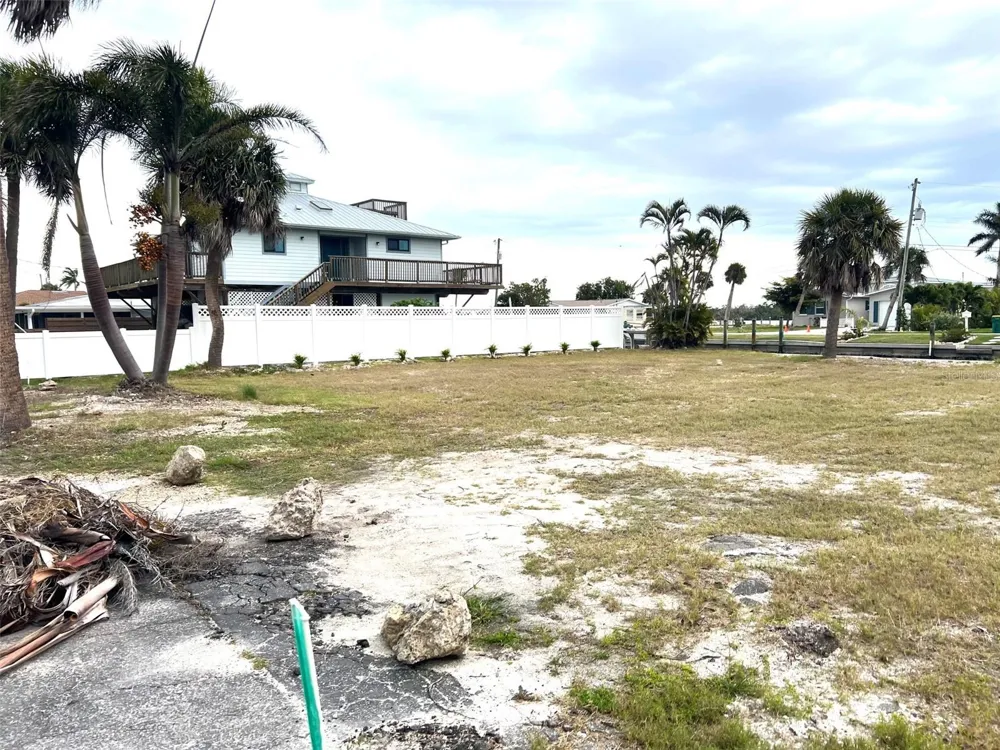 1285 HOLIDAY DRIVE Englewood, FL 34223