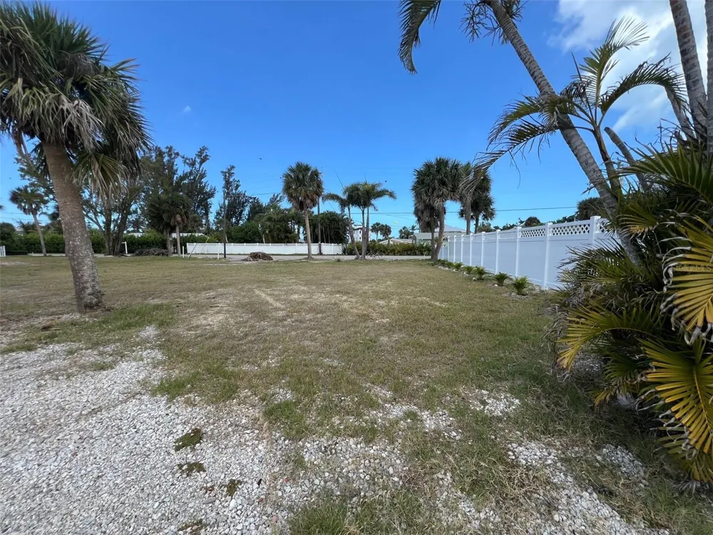 1285 HOLIDAY DRIVE Englewood, FL 34223