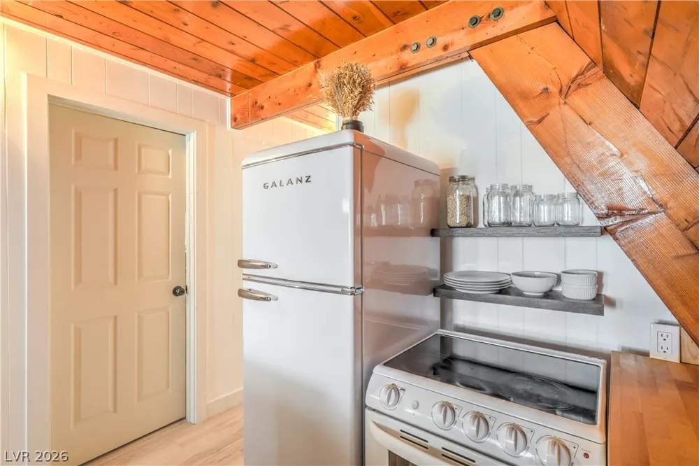 710 Cooper Street Overton, NV 89040