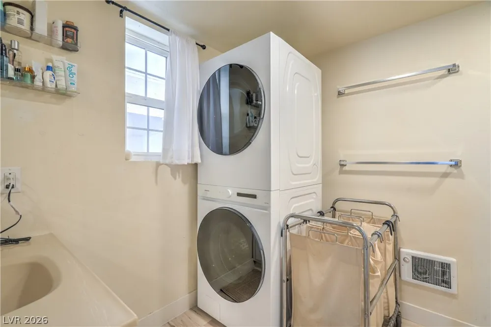 710 Cooper Street Overton, NV 89040