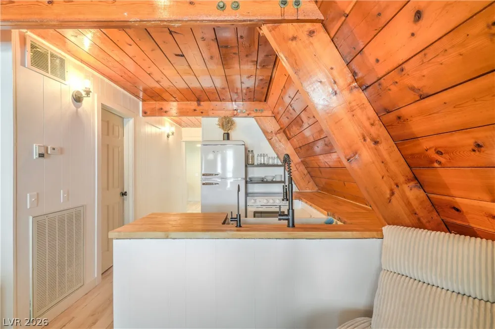 710 Cooper Street Overton, NV 89040