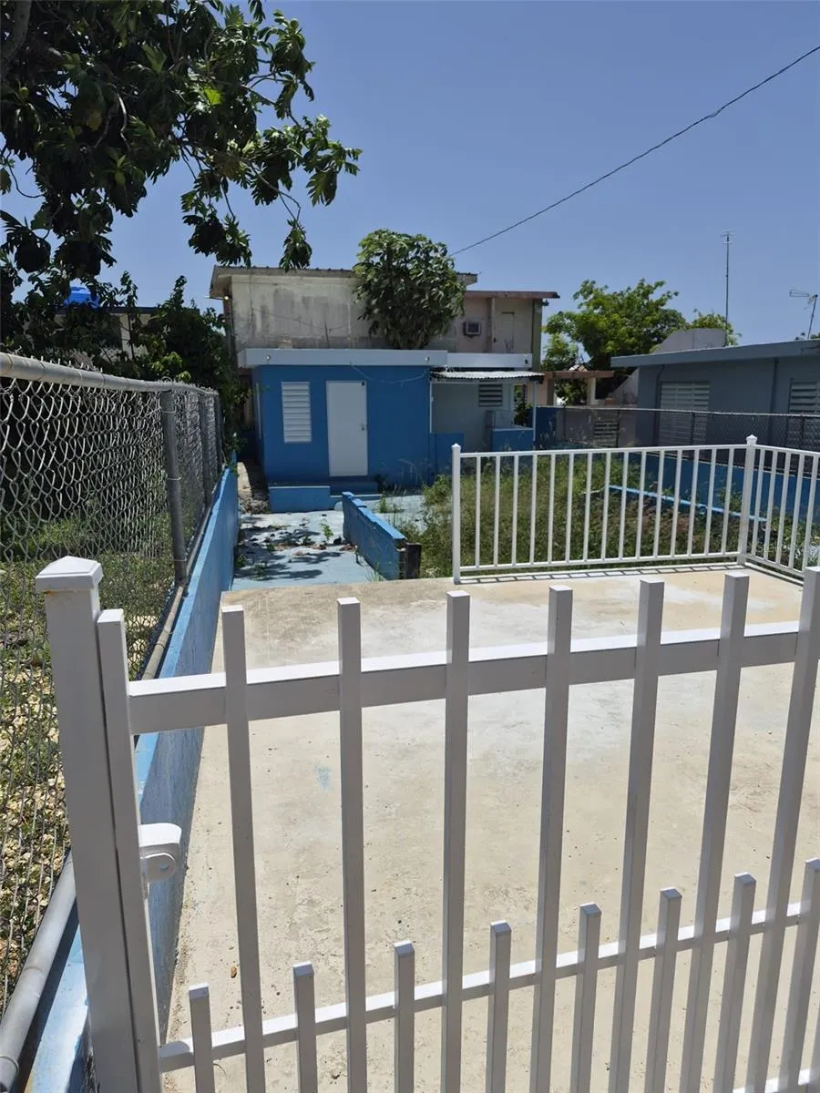 1 BARRIO MORA Isabela, PR 00662