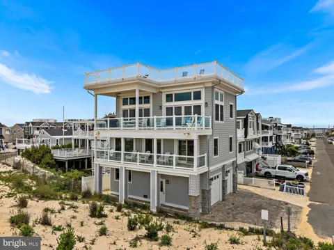128 E SAND DUNE LANE