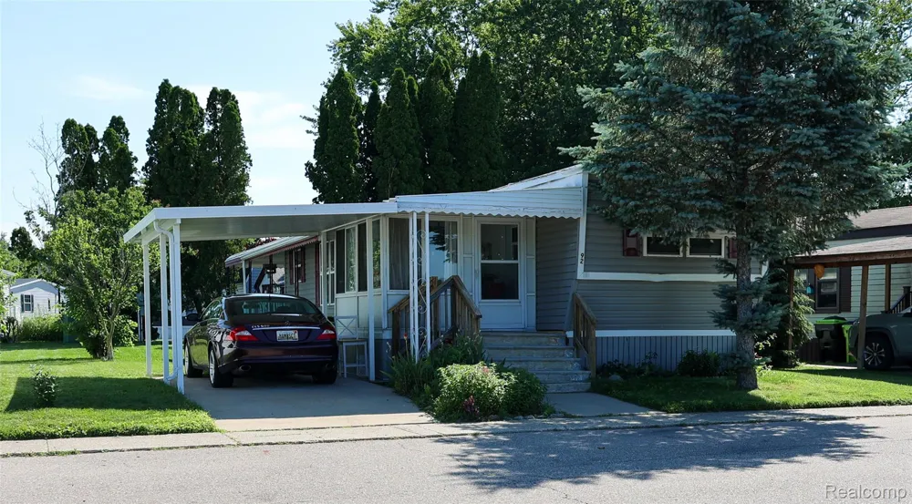 92 Cranberry Beach Blvd White Lake Charter Township, MI 48386