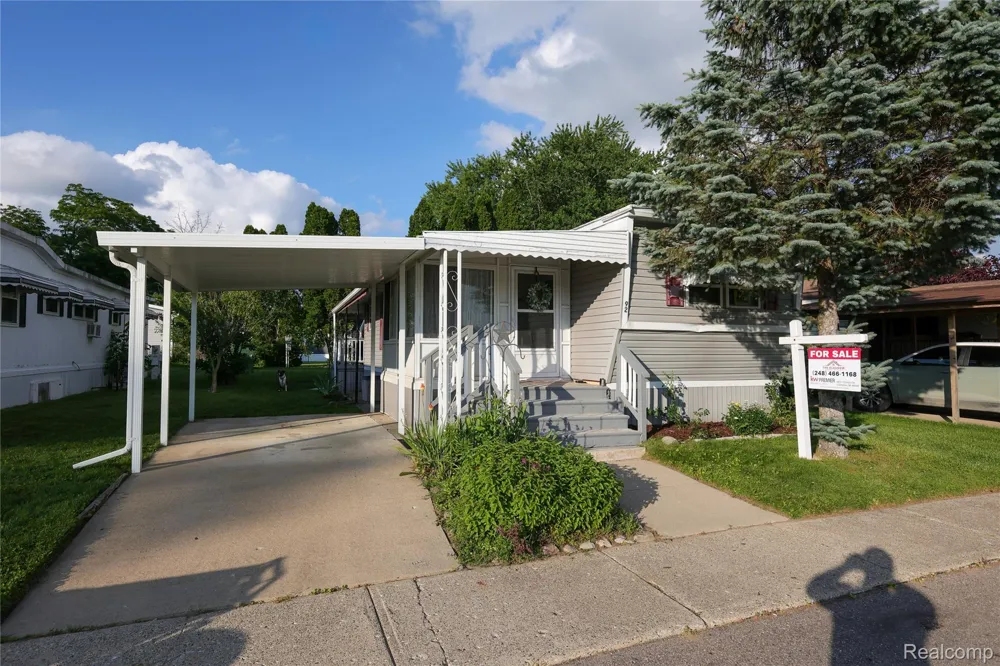 92 Cranberry Beach Blvd White Lake Charter Township, MI 48386