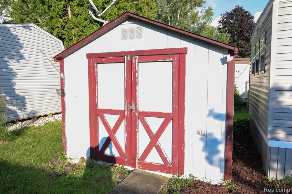 92 Cranberry Beach Blvd White Lake Charter Township, MI 48386