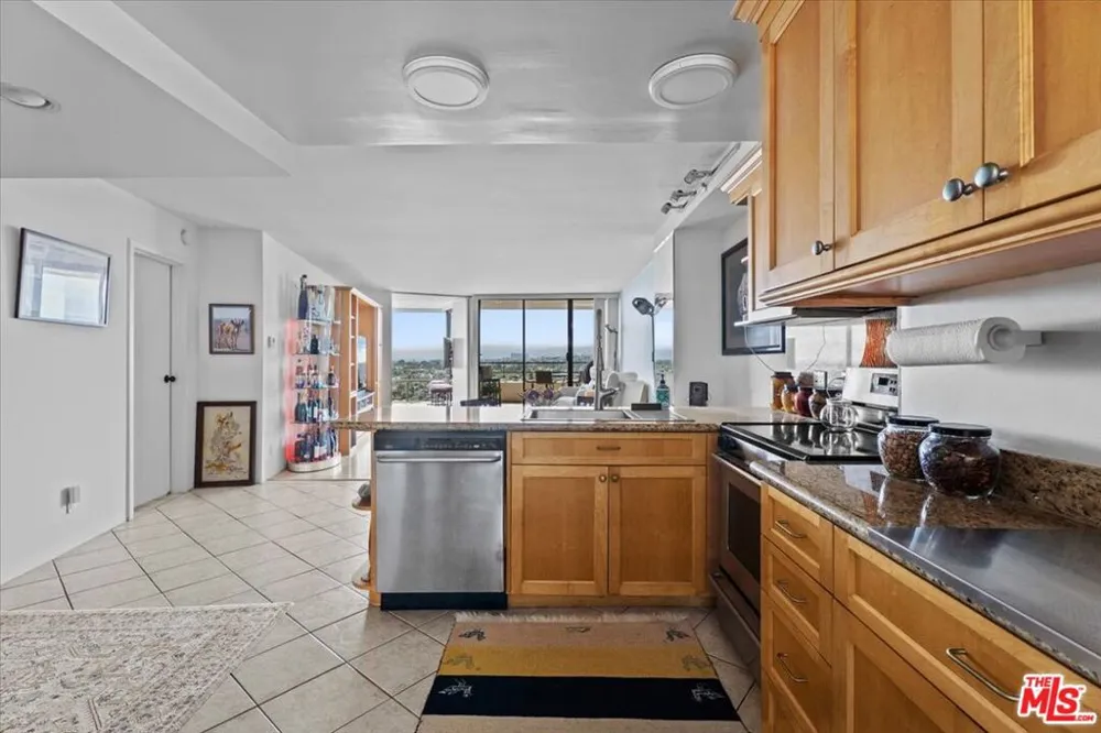 4265 Marina City Drive #1005 Marina del Rey, CA 90292