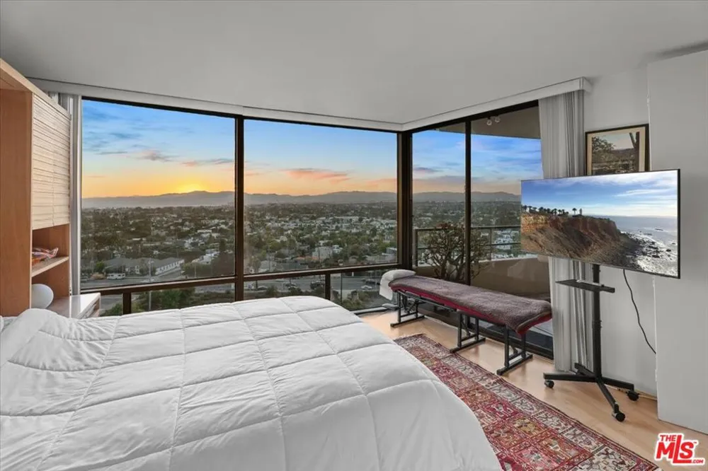 4265 Marina City Drive #1005 Marina del Rey, CA 90292