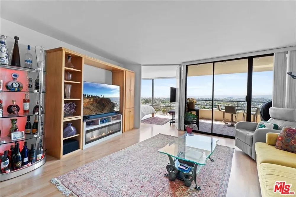 4265 Marina City Drive #1005 Marina del Rey, CA 90292