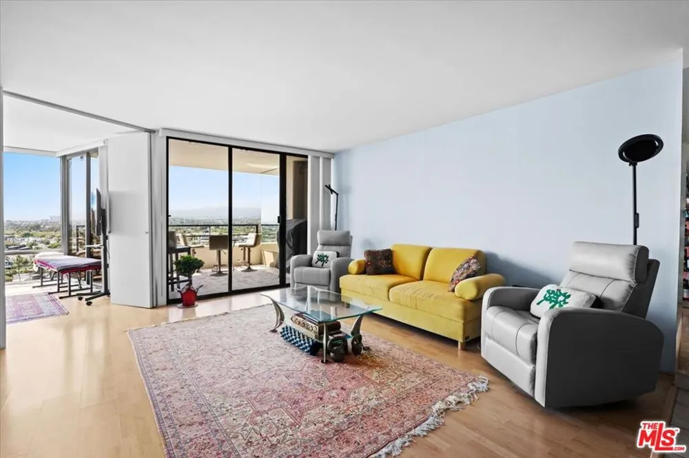 4265 Marina City Drive #1005 Marina del Rey, CA 90292