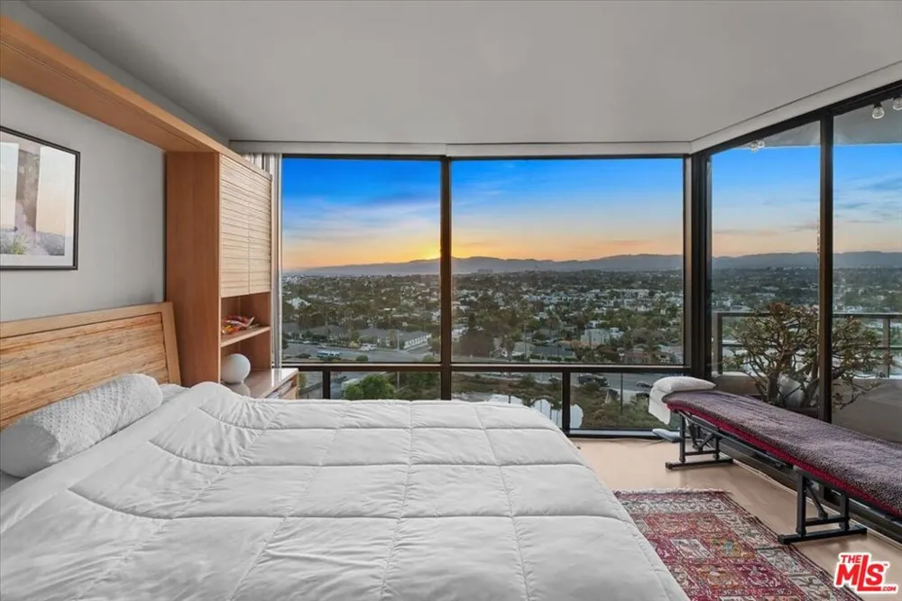 4265 Marina City Drive #1005 Marina del Rey, CA 90292