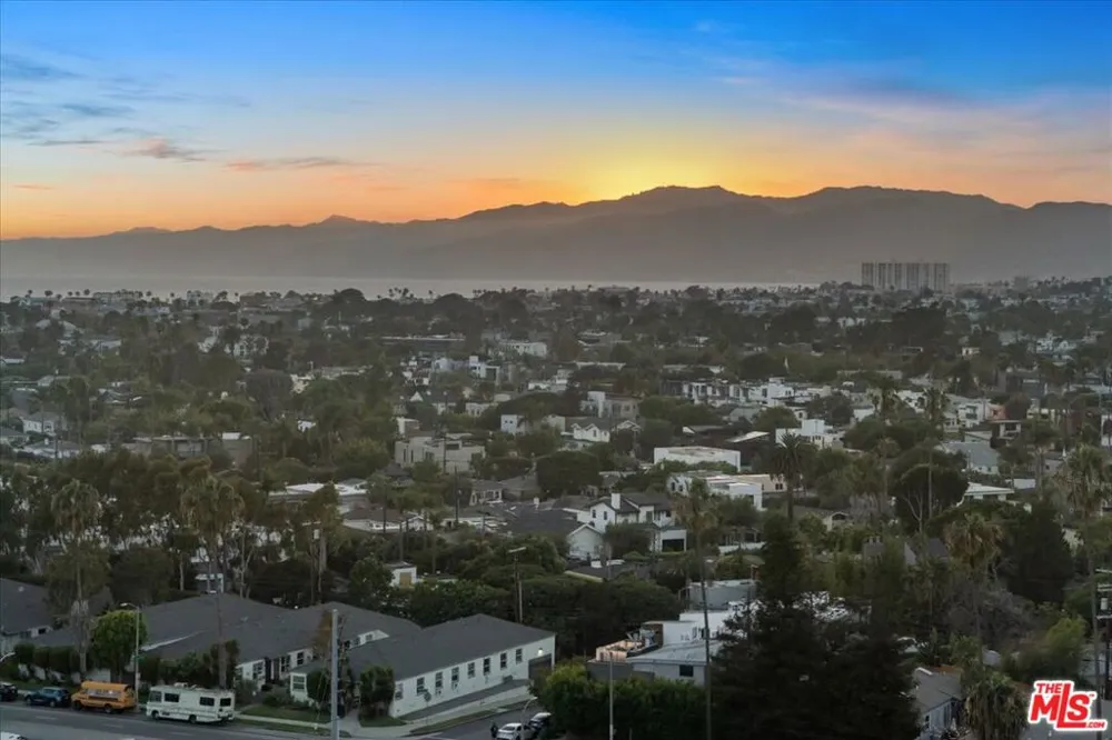 4265 Marina City Drive #1005 Marina del Rey, CA 90292