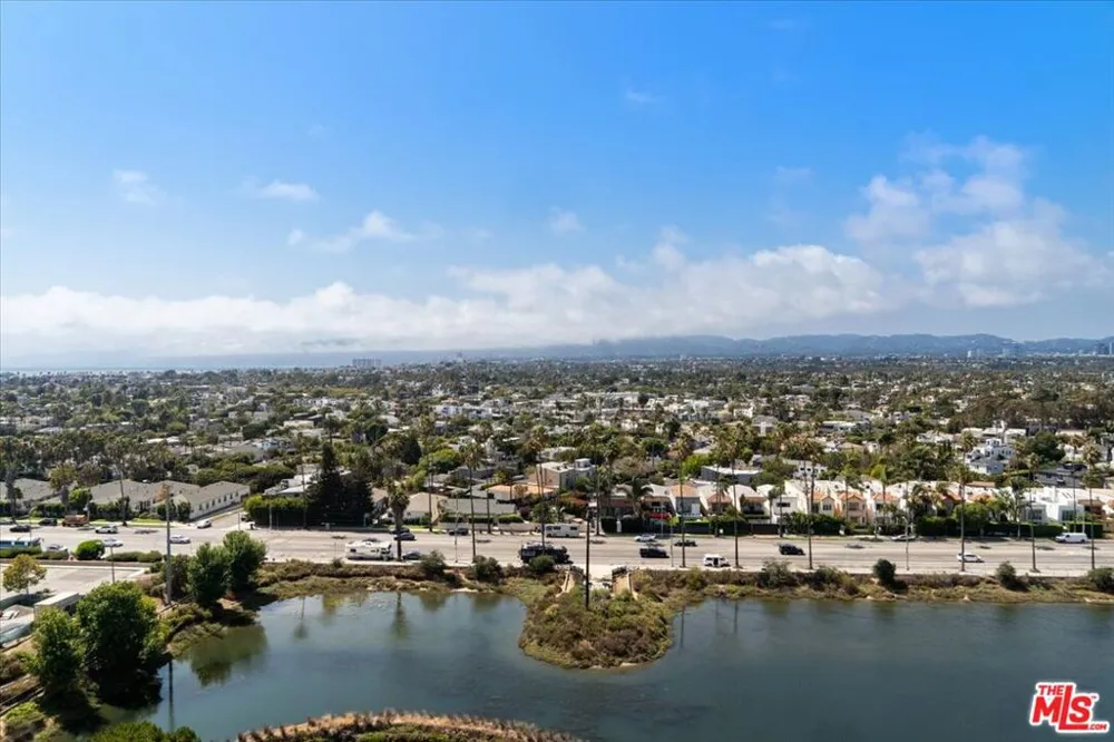 4265 Marina City Drive #1005 Marina del Rey, CA 90292