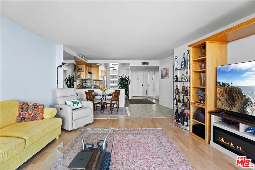4265 Marina City Drive #1005 Marina del Rey, CA 90292