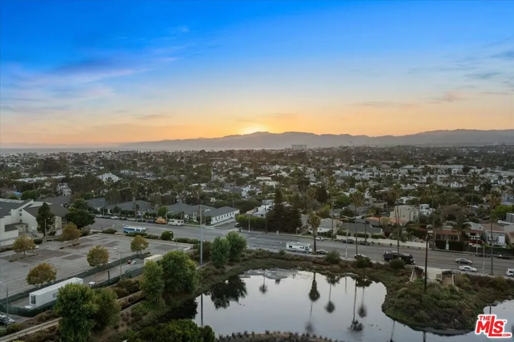 4265 Marina City Drive #1005 Marina del Rey, CA 90292
