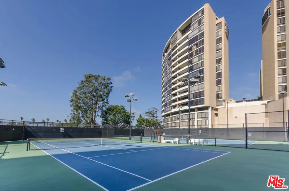 4265 Marina City Drive #1005 Marina del Rey, CA 90292