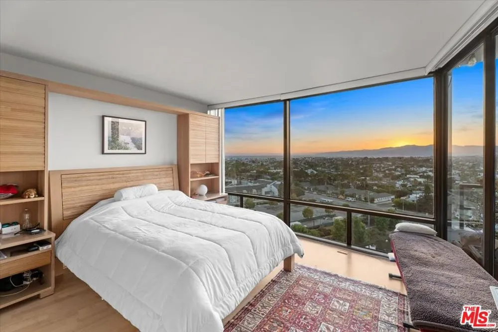 4265 Marina City Drive #1005 Marina del Rey, CA 90292
