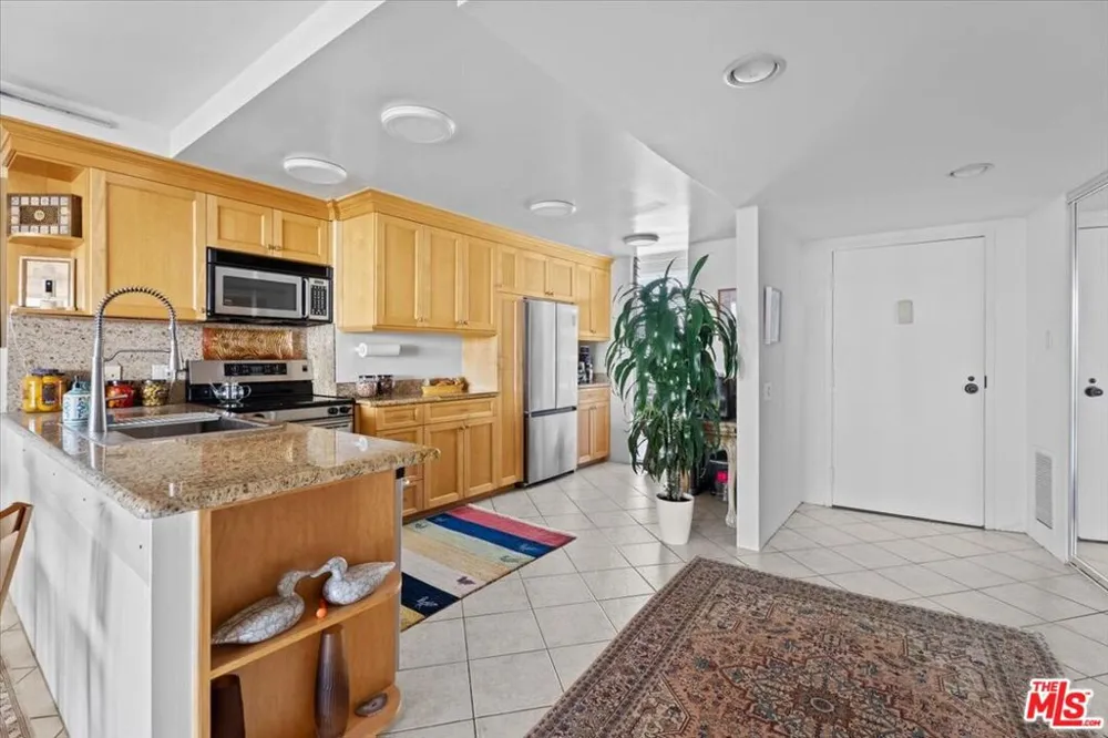 4265 Marina City Drive #1005 Marina del Rey, CA 90292