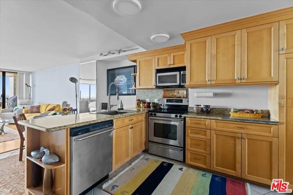 4265 Marina City Drive #1005 Marina del Rey, CA 90292