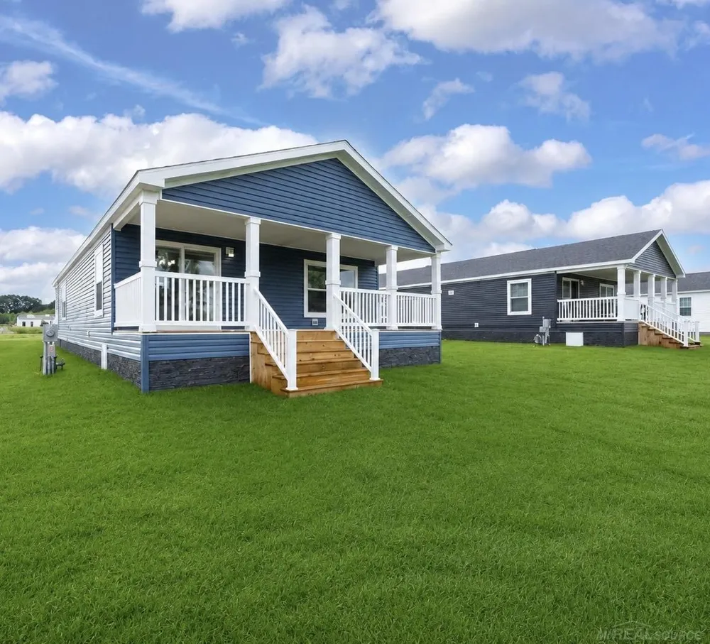 180 Riviera Drive Lapeer Township, MI 48446