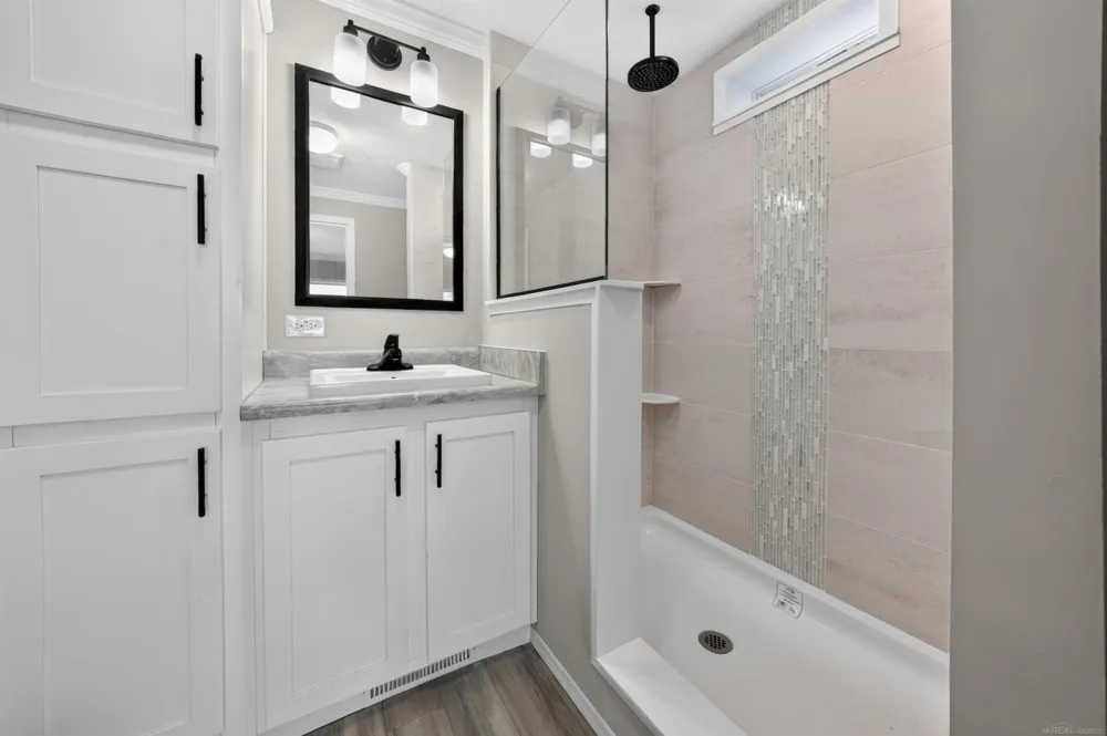 180 Riviera Drive Lapeer Township, MI 48446