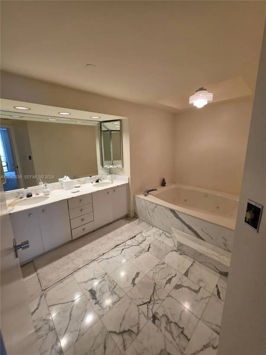 20191 E Country Club Dr #1805 Aventura, FL 33180