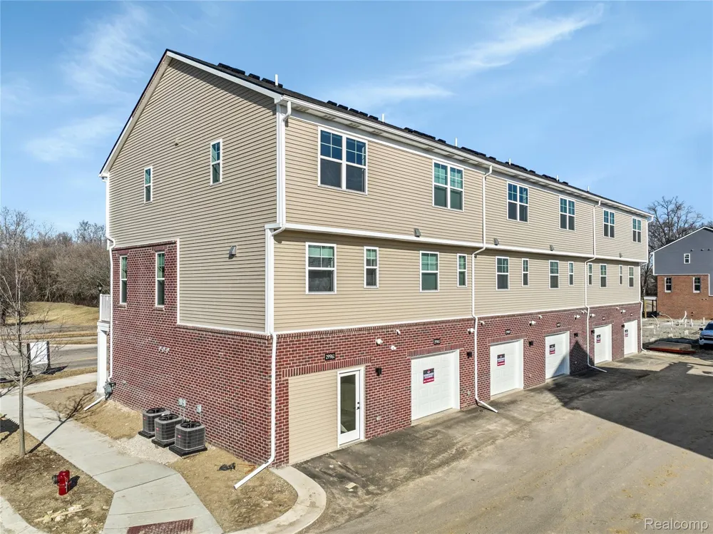 30033 Center Street #19 Lyon Charter Township, MI 48165