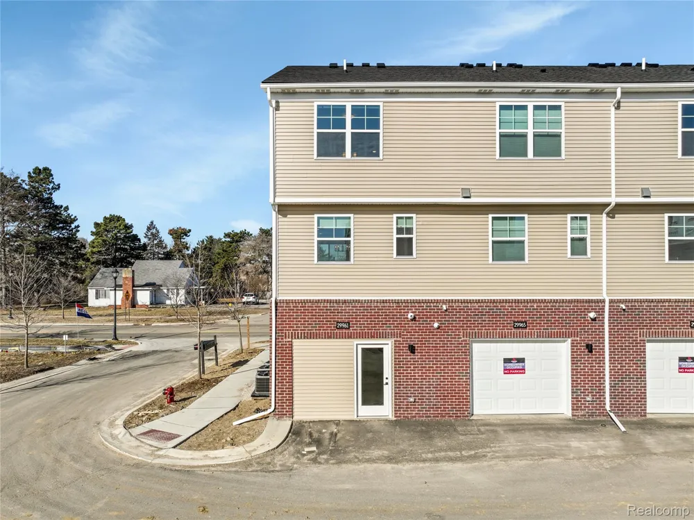 30033 Center Street #19 Lyon Charter Township, MI 48165