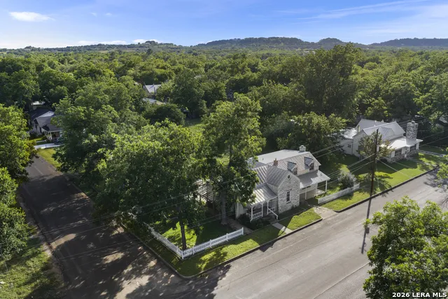 501 W CREEK ST Fredericksburg, TX 78624