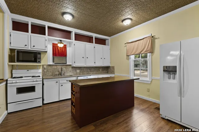 501 W CREEK ST Fredericksburg, TX 78624