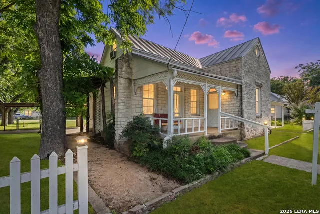 501 W CREEK ST Fredericksburg, TX 78624