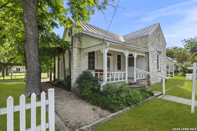 501 W CREEK ST Fredericksburg, TX 78624