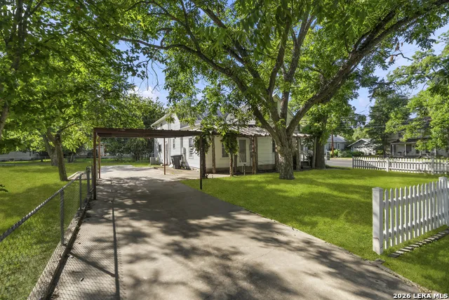 501 W CREEK ST Fredericksburg, TX 78624